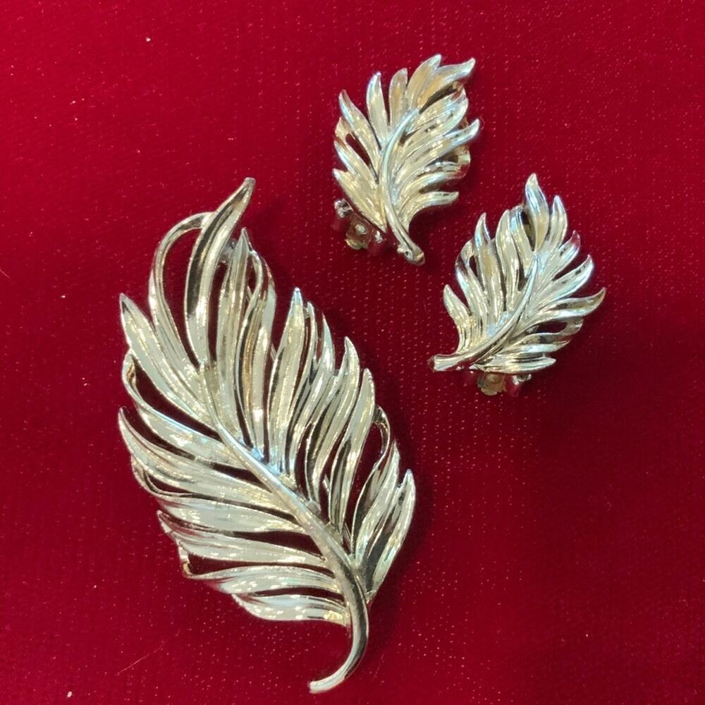 Vintage Rhapsody Brooch and Earrings
